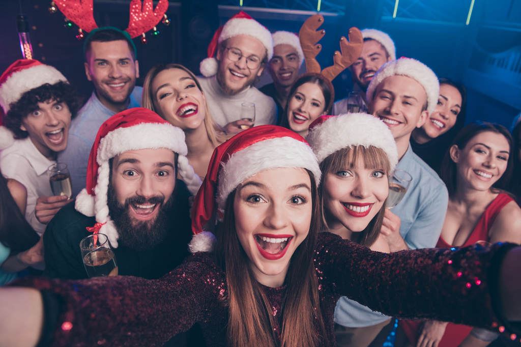 Haben Sie schon Ihre Firmen-Weihnachtsfeier geplant? Haben Sie schon Ihre Firmen-Weihnachtsfeier geplant?
